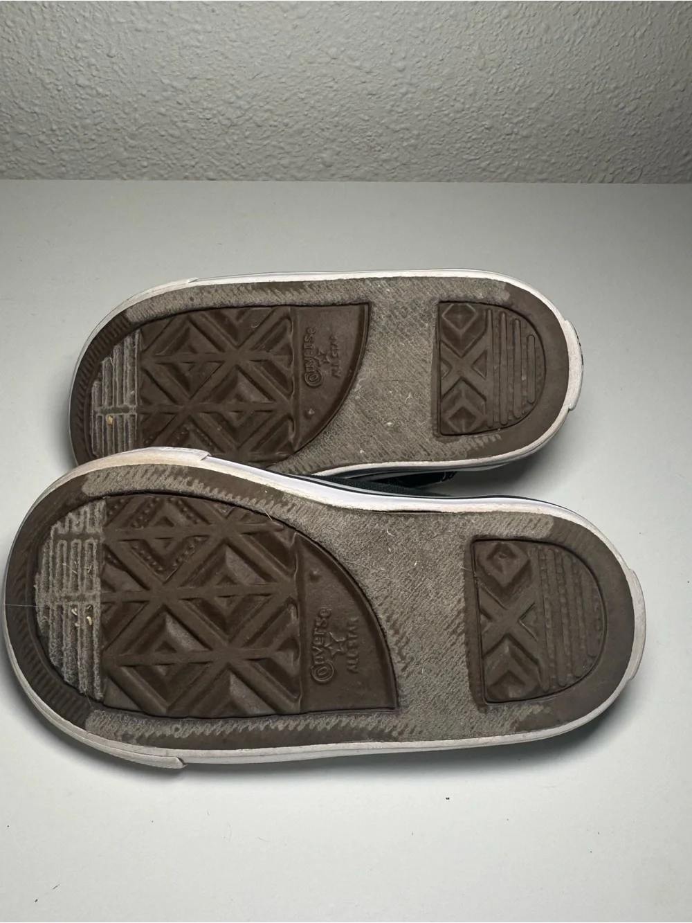 Kids Black Canvas Converse Velcro Sneakers Size 5c
